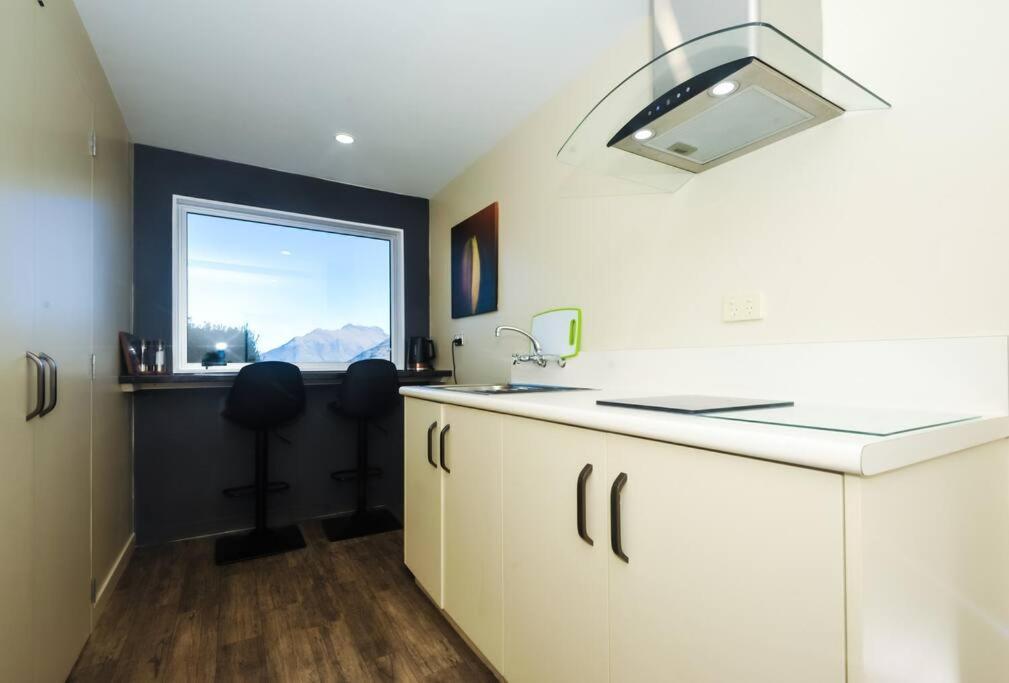 Lovely Apartment- Amazing Lake & Mountain Views Queenstown Eksteriør billede