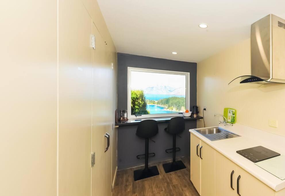 Lovely Apartment- Amazing Lake & Mountain Views Queenstown Eksteriør billede